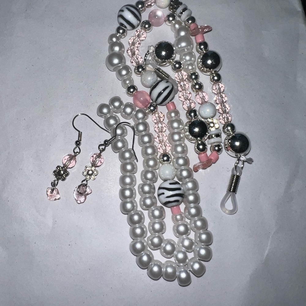 EYEGLASS CHAIN matching set! Pink and zebra eyeglasses chain and earring set! 🌸